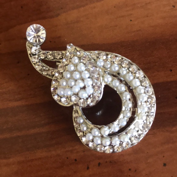 Brooch - Picture 2 of 3